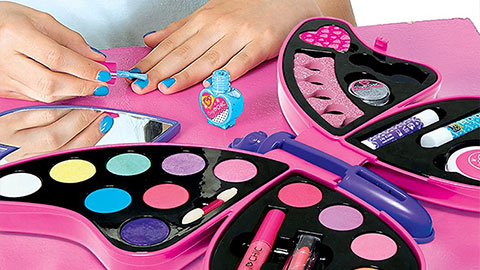 Maquillaje y joyas